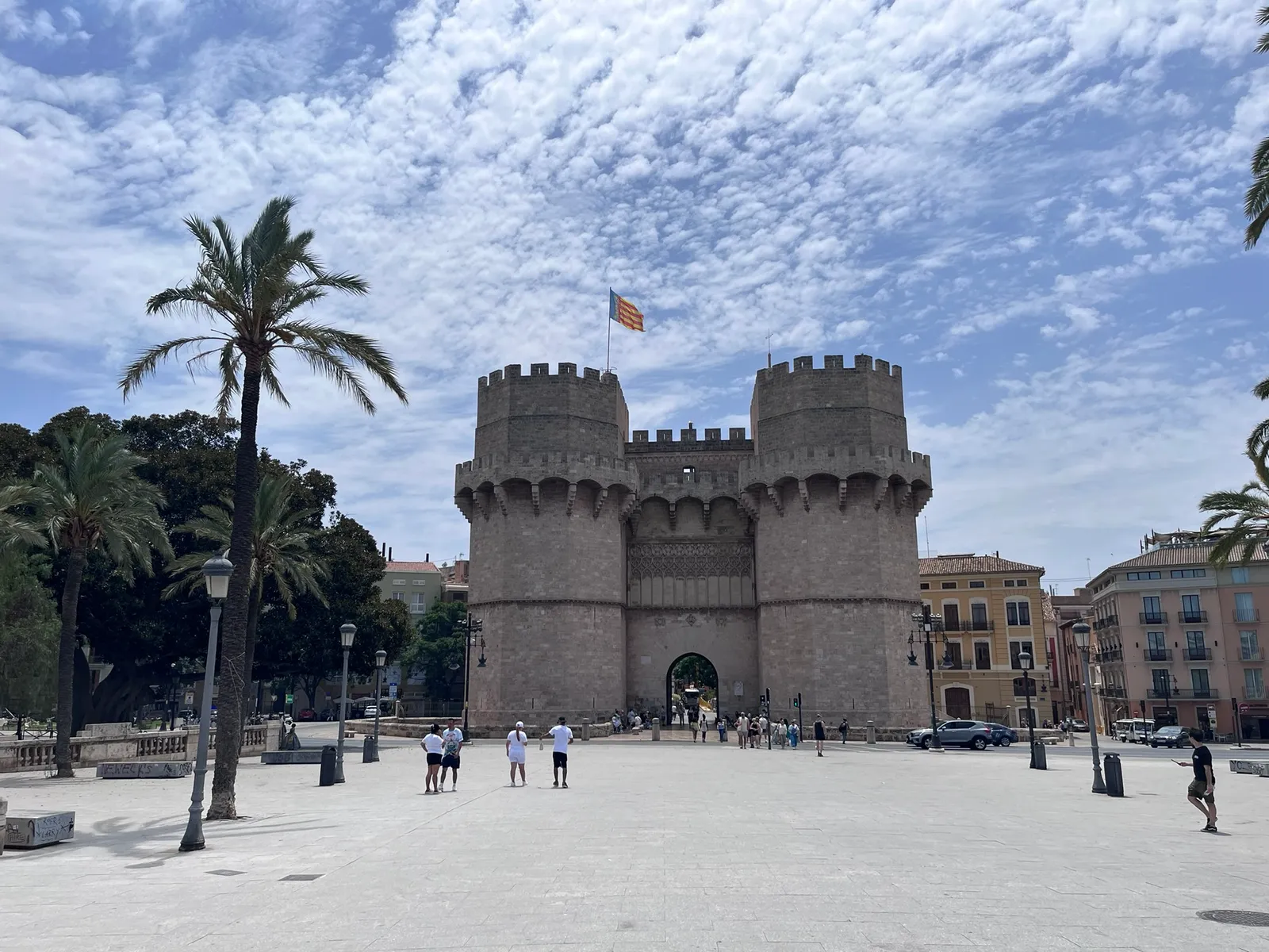 Die Serranos-Türme, ein mittelalterliches Steintor von Valencia, von vorn gesehen